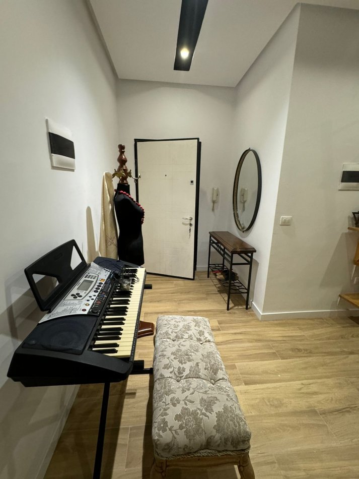 Tirane, jepet me qera apartament 2+1 Kati 7, 114 m² 800 € (stacion treni)