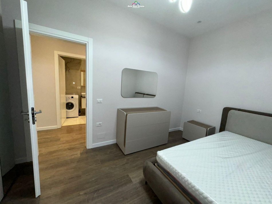 Tirane, jepet me qera apartament 1+1+Ballkon Kati 1, 85 m² 750 € (kodra e diellit)