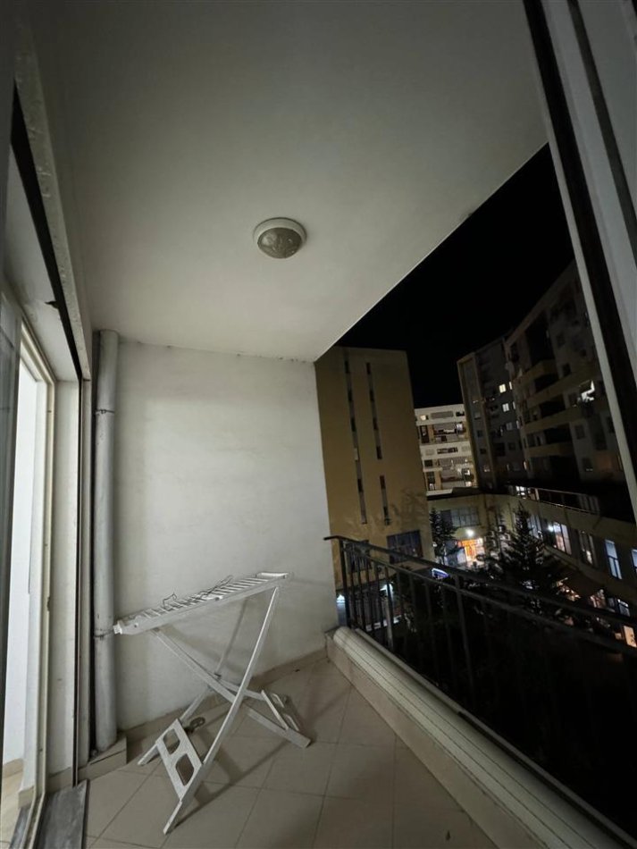 Tirane, jap me qera zyre Kati 1, 115 m² 450 € (Astir)