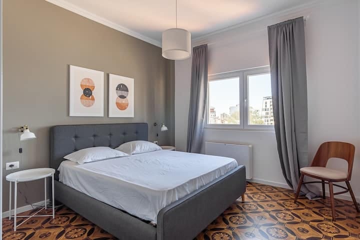 Tirane, shes apartament 2+1+Ballkon Kati 5, 112 m² 340.000 € (Qender (fiks te Tregu Çam - Sheshi Skenderbej))