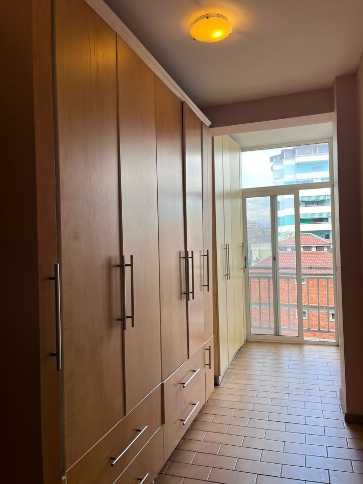 Tirane, jepet me qera apartament Kati 5, 126 m² 850 € 