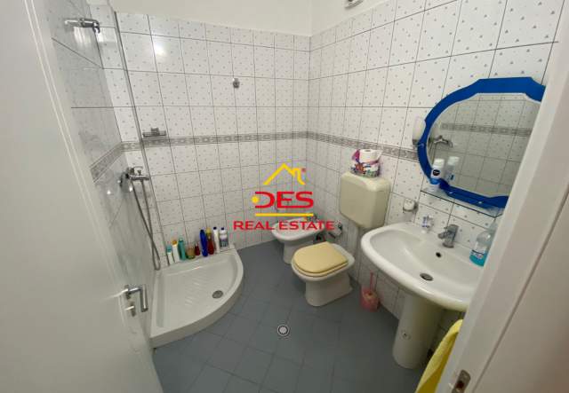 Vlore, shitet apartament Kati 2, 110 m² 100.000 Euro (Rruga Çamëria)