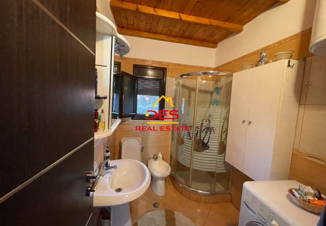 Vlore, shitet shtepi 2 Katshe Kati 2, 300 m² 300.000 Euro (1 Maji)