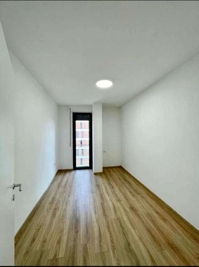 Tirane, shitet apartament 2+1 Kati 9, 885 m² 135.000 Euro (Fiori di bosko)