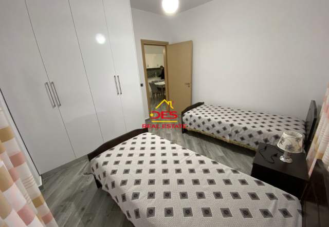 Vlore, jepet me qera apartament Kati 3, 100 m² 400 Euro (Rruga Sadik Zotaj, Vlorë)