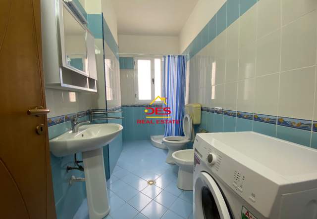 Vlore, jepet me qera apartament Kati 8, 155 m² 450 Euro (Rruga Kosova)