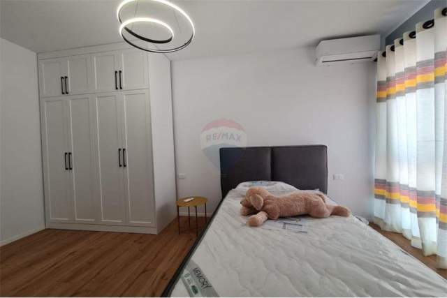 Tirane, jepet me qera apartament 2+1 Kati 10, 972 m² 600 Euro (Rr. e Dibres)
