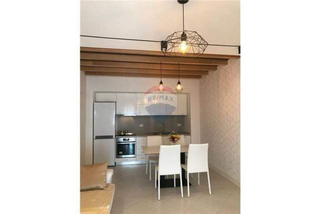 Durres, jepet me qera apartament 1+1+BLK Kati 4, 66 m² 400 Euro (Plazh)