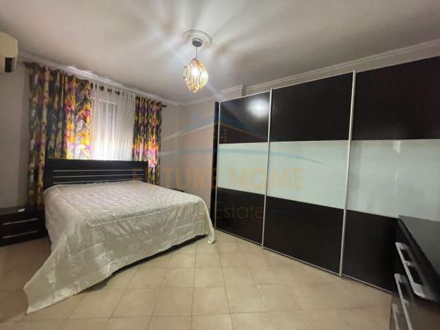 Tirane, jepet me qera apartament 2+1 Kati 5, 117 m² 700 Euro (Rruga e Durresit)