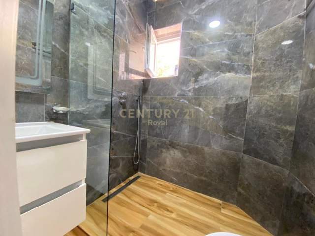 Tirane, jepet me qera apartament 1+1, 550 Euro (Spitali Amerikan 2)