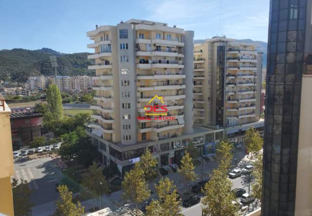 Vlore, jepet me qera apartament 2+1+BLK Kati 9, 100 m² 500 Euro (Prane Stadiumit)