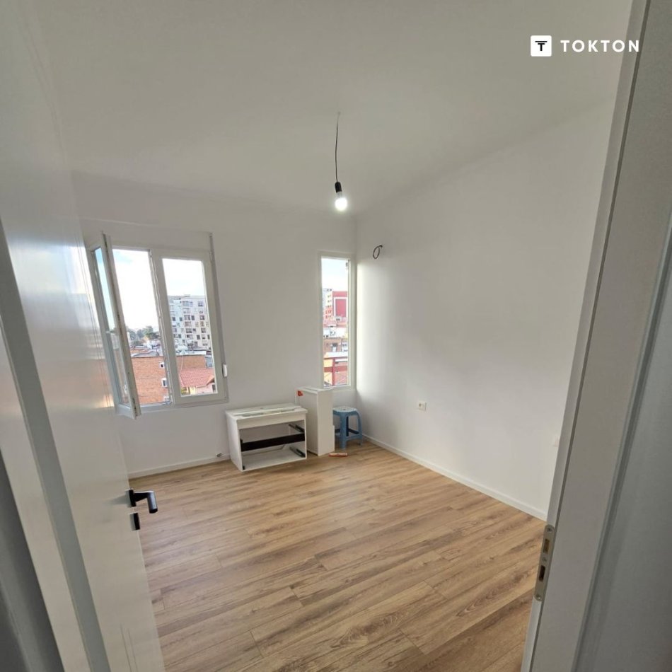 Ne shitje, apartament 2+1, xhamlliku, tirane tt 654