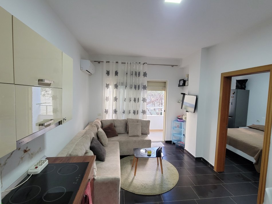 Shitet apartament 1+1 te Mali i Robit, kompleksi Fafa, 85'000 Euro