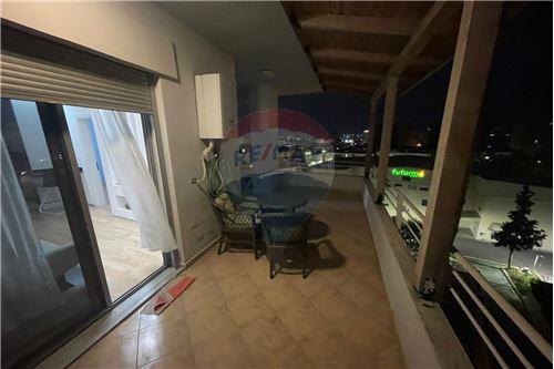 Tirane, jepet me qera apartament 2+1+Ballkon Kati 7, 93 m² 500 € (Rruga Endri Keko)