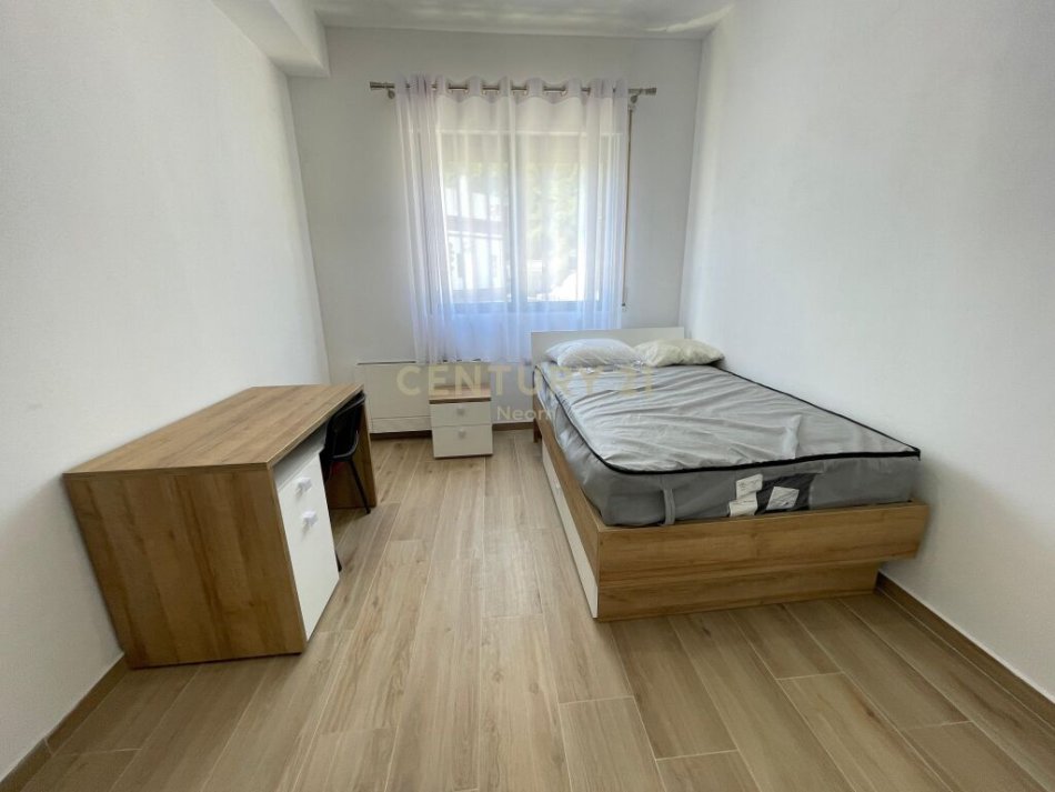 Tirane, jepet me qera apartament duplex 3+1 Kati 4, 130 m² 800 € (kodra e diellit)