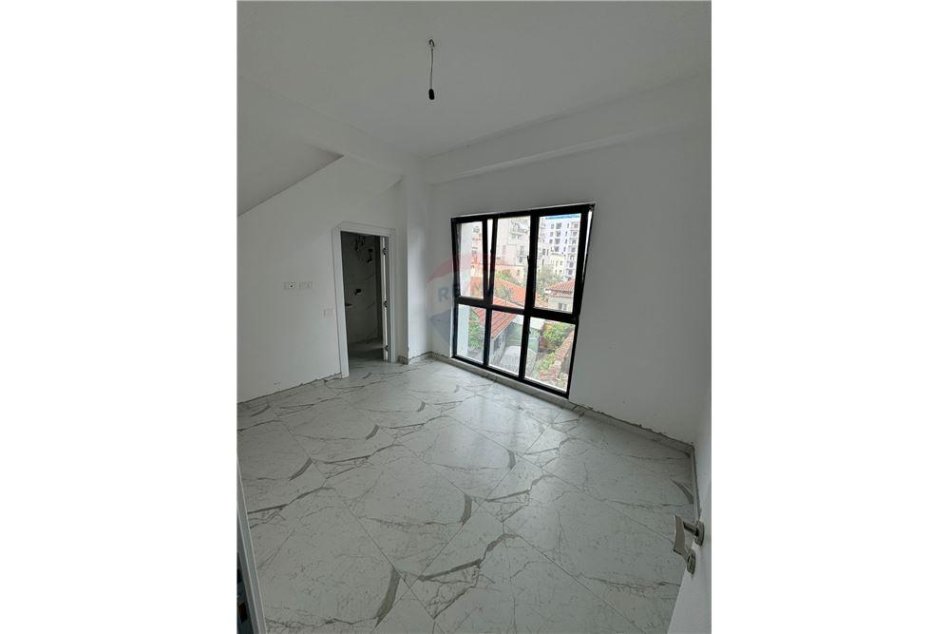 Tirane, jepet me qera apartament 3+1+Ballkon Kati 1, 124 m² 600 € (Rruga e Dibrës - Farmacia 10)