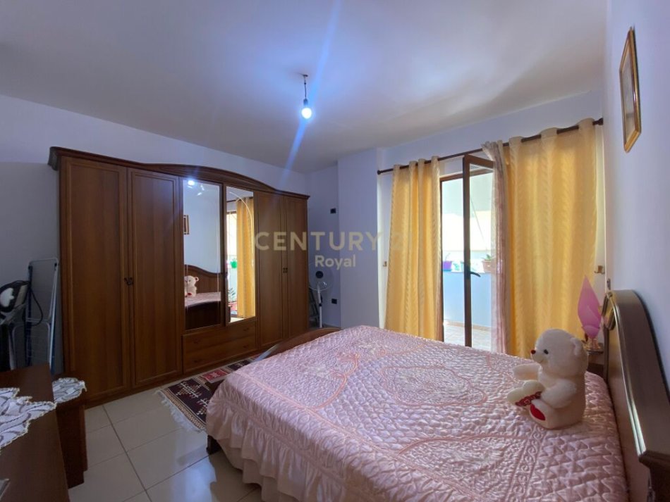 Tirane, shitet apartament 3+1+Ballkon Kati 3, 130 m² 143.000 € (Prane Thesarit, Fresk)