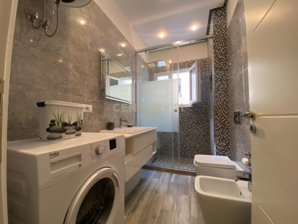 Tirane, jepet me qera apartament 2+1 Kati 3, 103 m² 550 € (Rruga e Dibres)