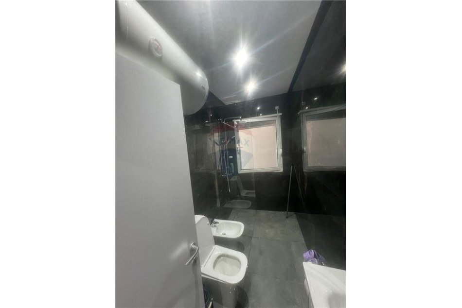 Tirane, jepet me qera apartament 2+1 Kati 3, 80 m² 900 € (Gjon Muzaka - Rruga e Bogdaneve)