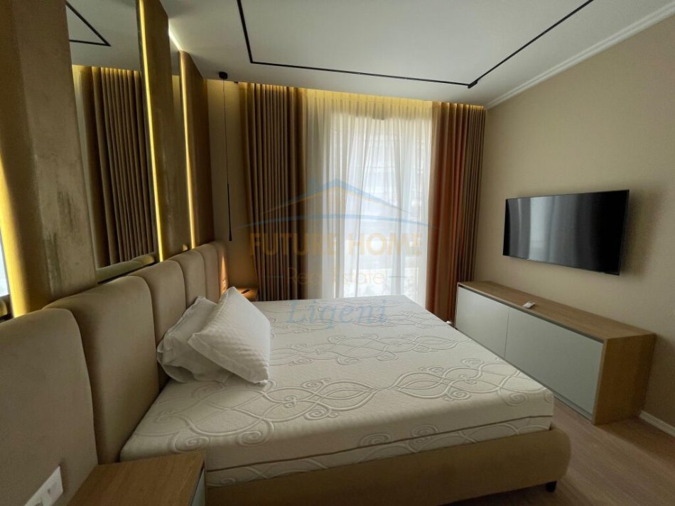Tirane, jepet me qera apartament 3+1+3 Poste Parkimi, Kati 2, 140 m² 1.800 € (Vilat Forest)
