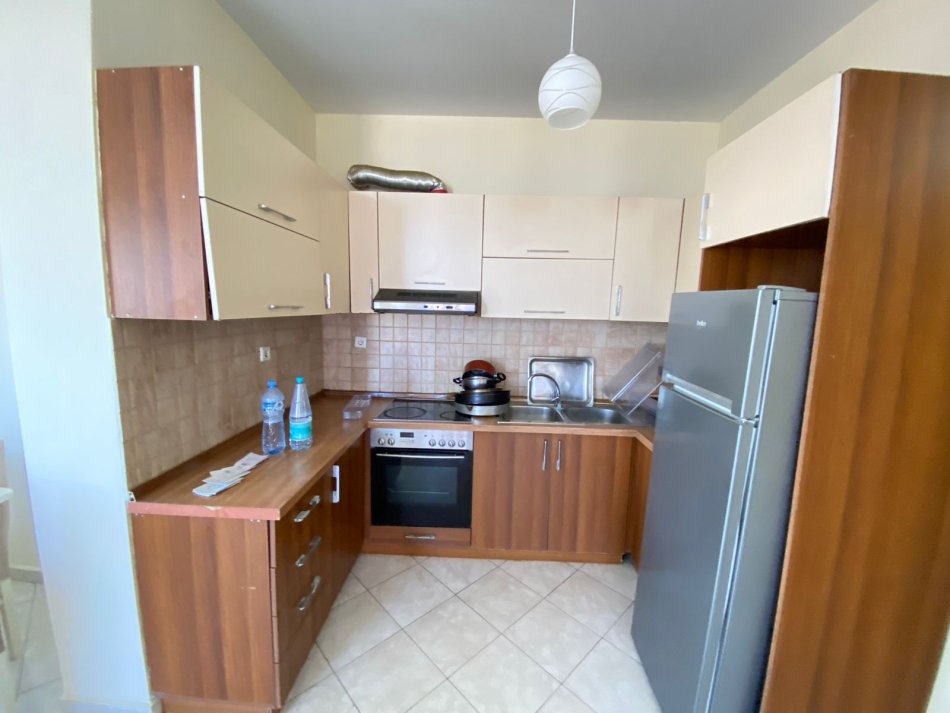 Tirane, jepet me qera apartament 2+1+Ballkon Kati 7, 80 m² 40.000 € (astir)