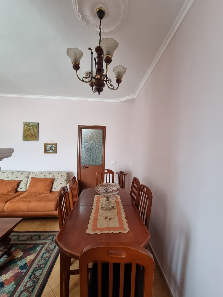 Tirane, jepet me qera apartament 2+1+Ballkon Kati 8, 120 m² 600 € (qender)