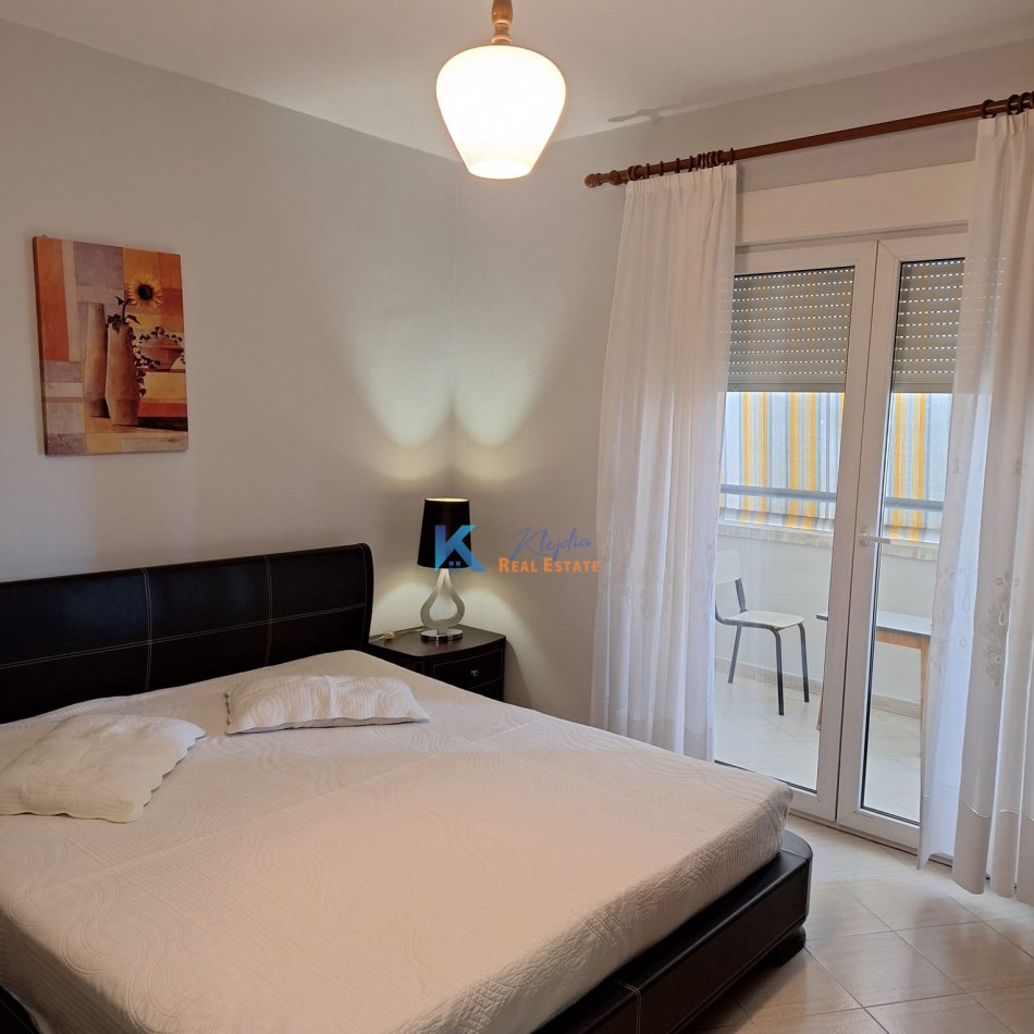 Tirane, jepet me qera apartament 2+1 Kati 8, 103 m² (Rruga e Elbasanit, afer Stadiumit)
