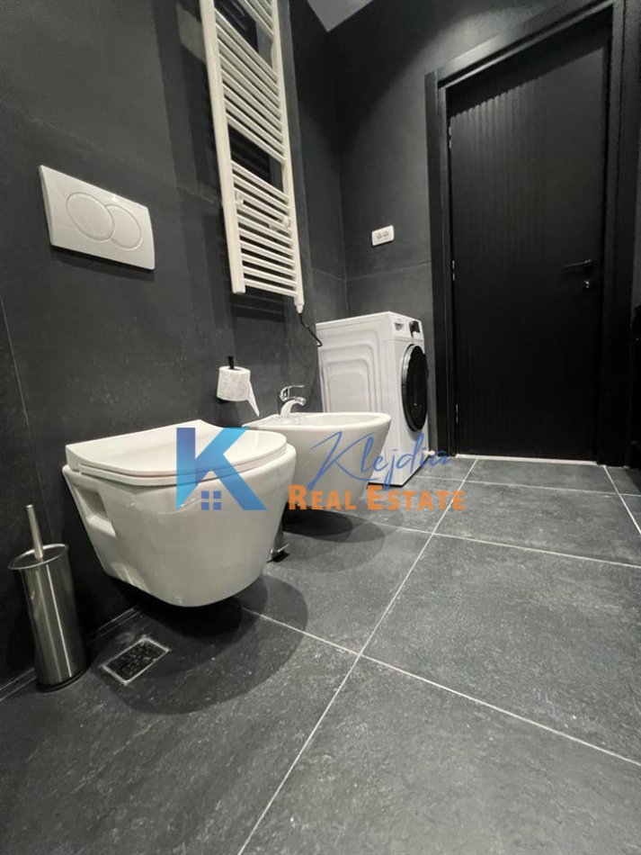 Tirane, jepet me qera apartament 2+1 Kati 4, 64 m² 1.500 € (Rruga e Barrikadave, afer shkolles Lidhja e Prizrenit)