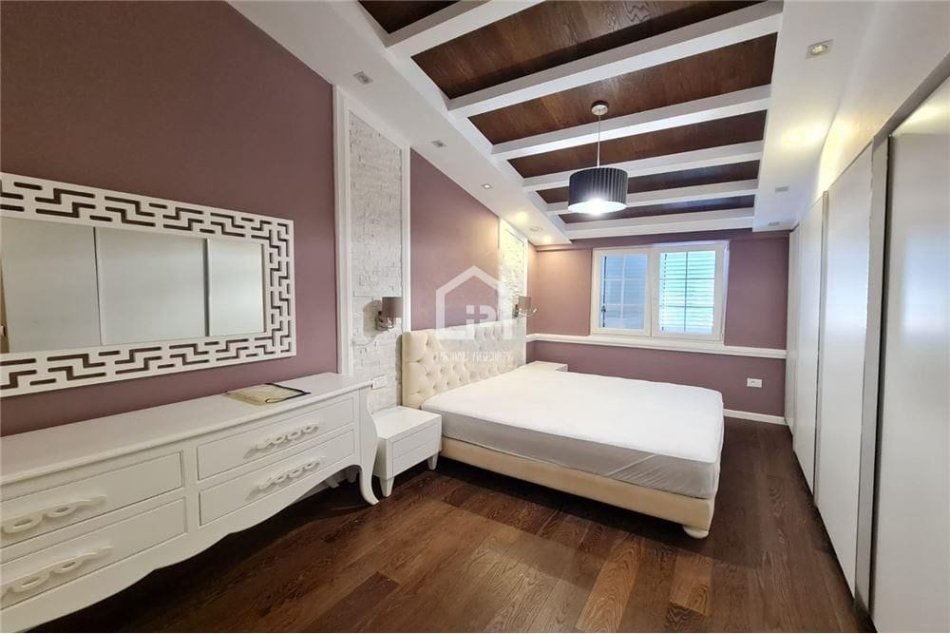 JEPET ME QIRA: PENTHOUSE + 3 poste parkimi/“Rezidenca Kodra e Diellit 1