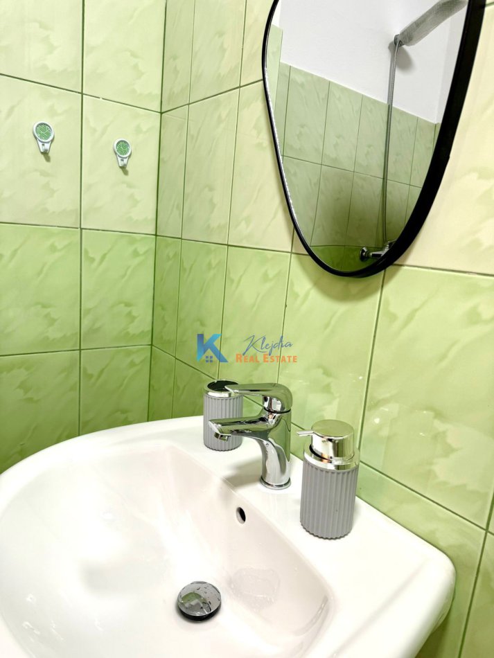 Tirane, jap me qera garsonier Kati 4, 45 m² 530 € (Komuna e Parisit, afer Kristal Center)