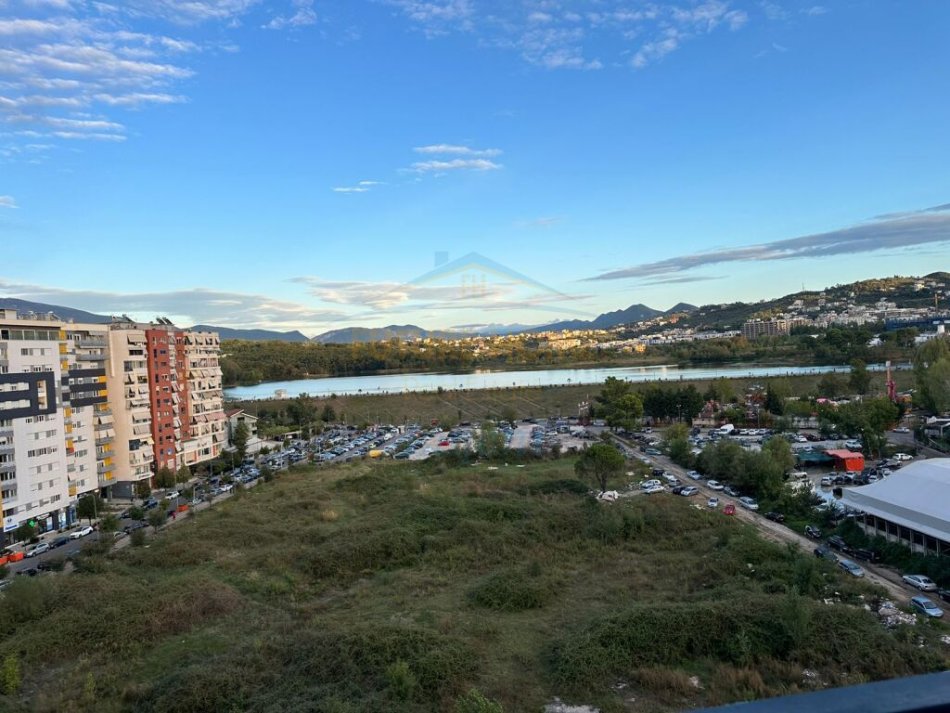 Tirane, shitet 2+1+Ballkon Kati 8, 217 m² 599.000 € (Lake View, Rruga e Kosovareve)