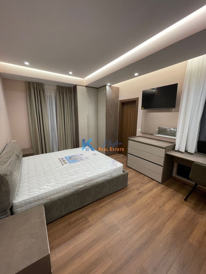 Tirane, jap me qera apartament 2+1+Ballkon Kati 2, 115 m² 800 € (Kompleksi Arlis)