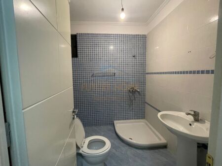 Shitet, Apartament 2+1+2, Unaza e Re, Tiranë. AREA39813