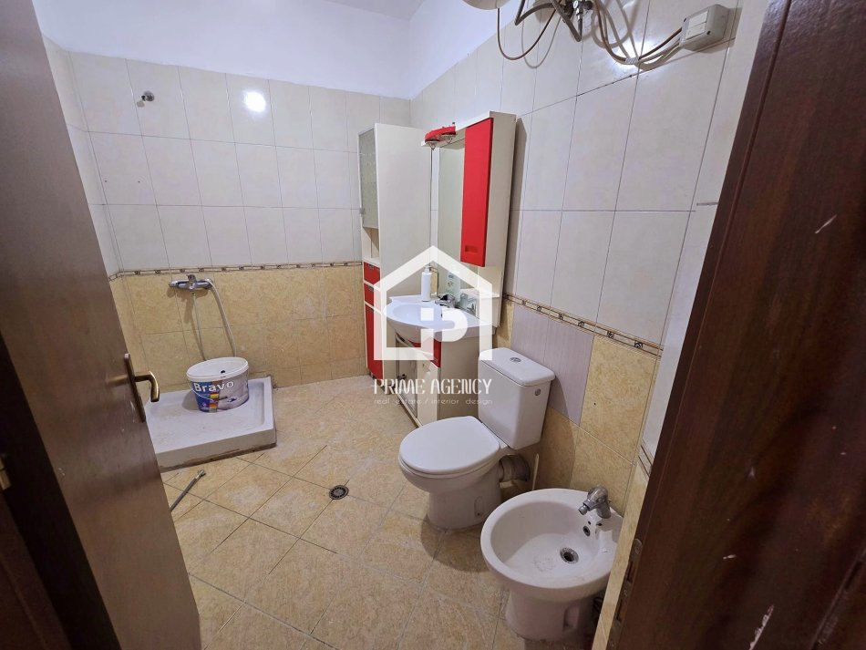 SHITET APARTAMENT 1+1/21 Dhjetori/ Pranë Market Joena