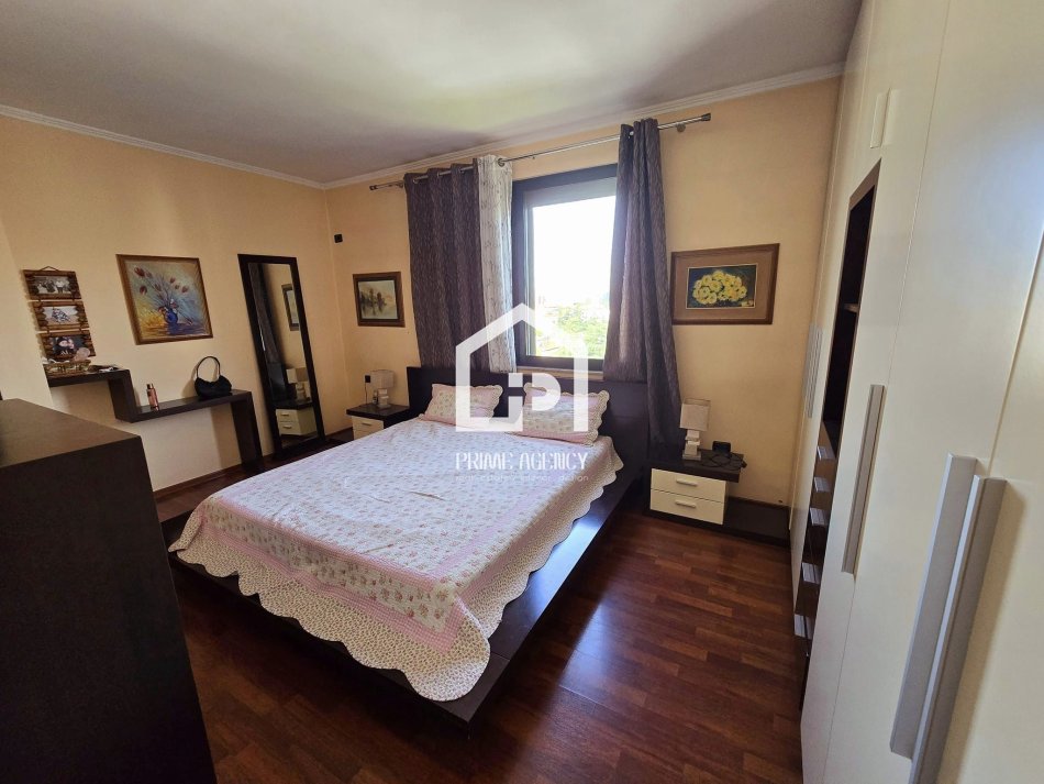 SHITET: Super APARTAMENT 2+1+2/ Pranë Market Joena_ Zona: 21 Dhjetori