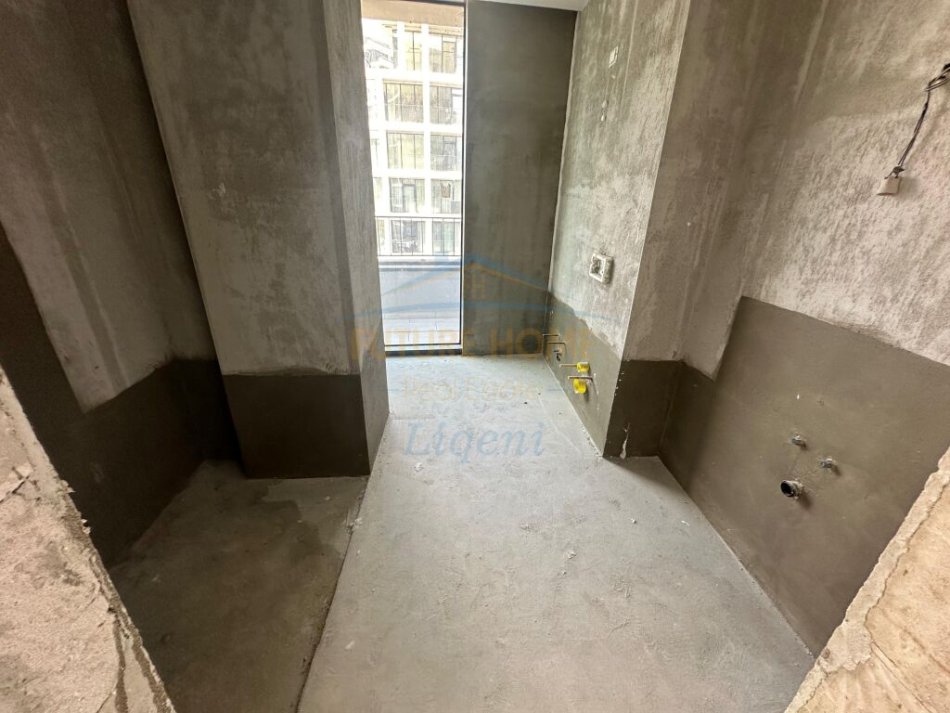 Tirane, jepet me qera 3+1+Ballkon Kati 7, 232 m² 2.500 € (Liqeni Artificial, Lake View Residence)