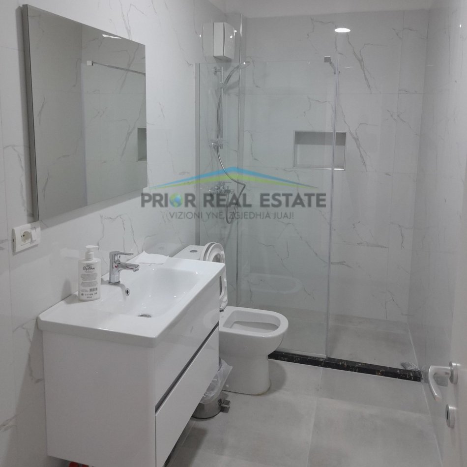 Tirane, jepet me qera apartament 2+1+2+tarrace per zyra, Kati 6, 193 m² 100.000leke/muaj (Sheshi Willson)