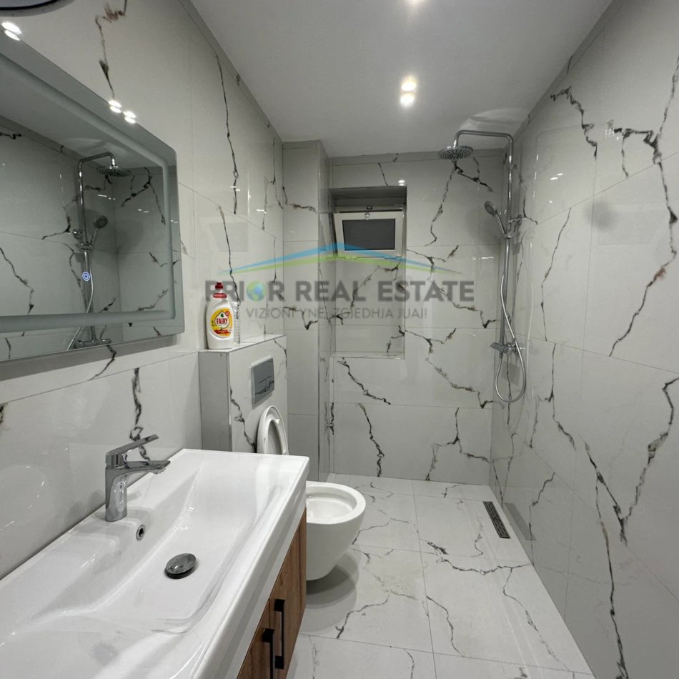 Tirane, shitet ambjent biznesi Kati 0, 80 m² 430.000 € (21 Dhjetori)
