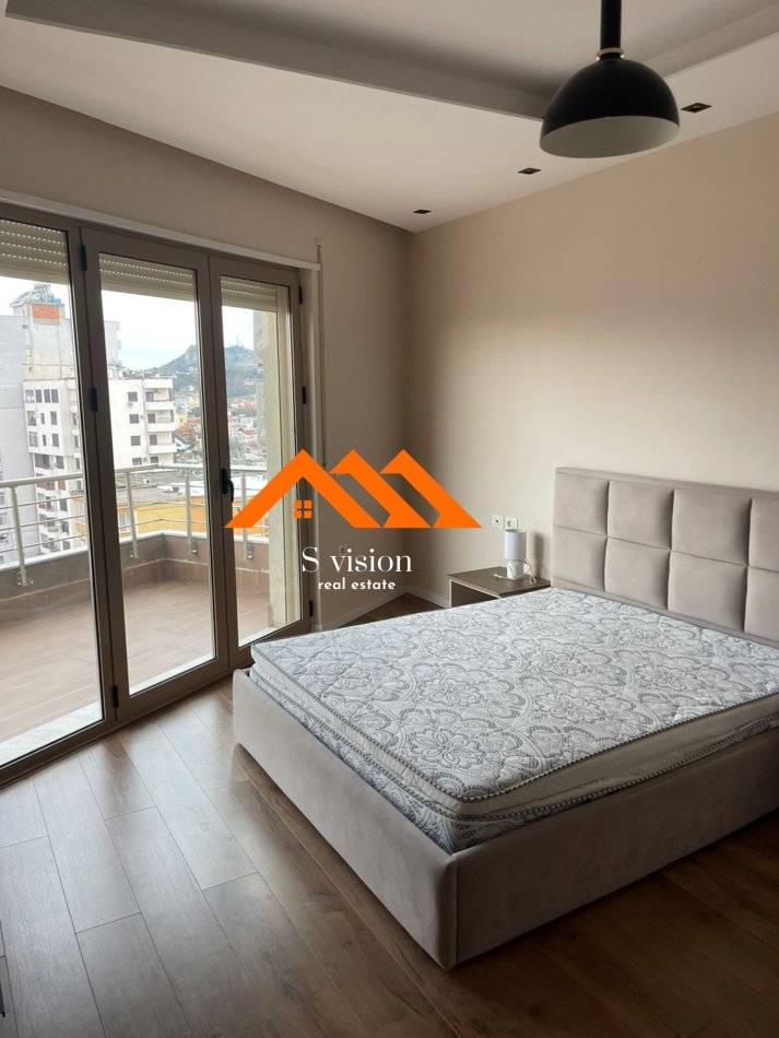 Durres, jepet me qera apartament 1+1+Ballkon Kati 11, 80 m² 500 € (Rruga Kuminit)