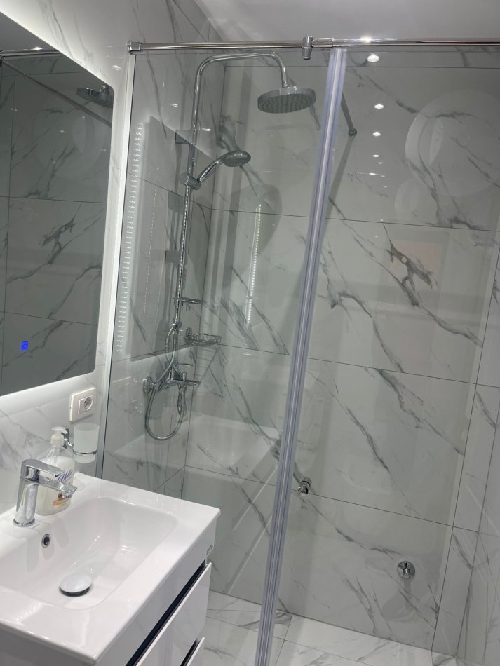 Tirane, jepet me qera apartament 1+1+Ballkon , 71 m² 1.000 € (Rruga e Kosovarve)