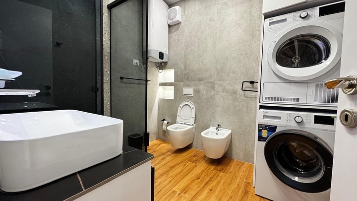 Tirane, shitet apartament 2+1 , 106 m² 215.000 € (Fusha e Aviacionit)