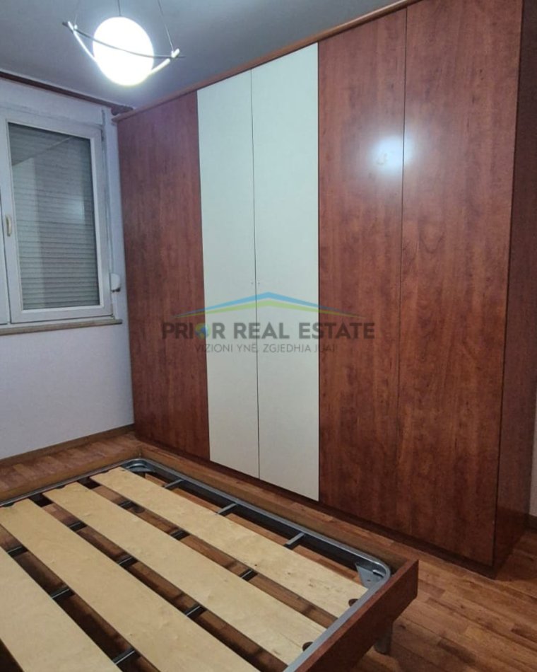 Tirane, jepet me qera zyre 3+1+2+Post Parkimi, Kati 3, 127 m² 1.400 € (Ekspozita)