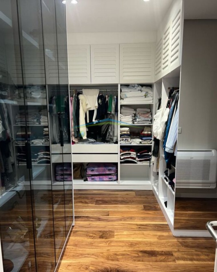 Tirane, jepet me qera apartament 3+1+Ballkon Kati 2, 152 m² 1.200 € (Foleja e Gjelber, 21 Dhjetori)
