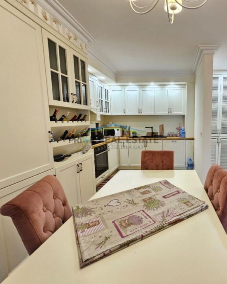 Tirane, jepet me qera apartament 2+1+Ballkon Kati 4, 123 m² 1.000 € (Kodra e Diellit 2)