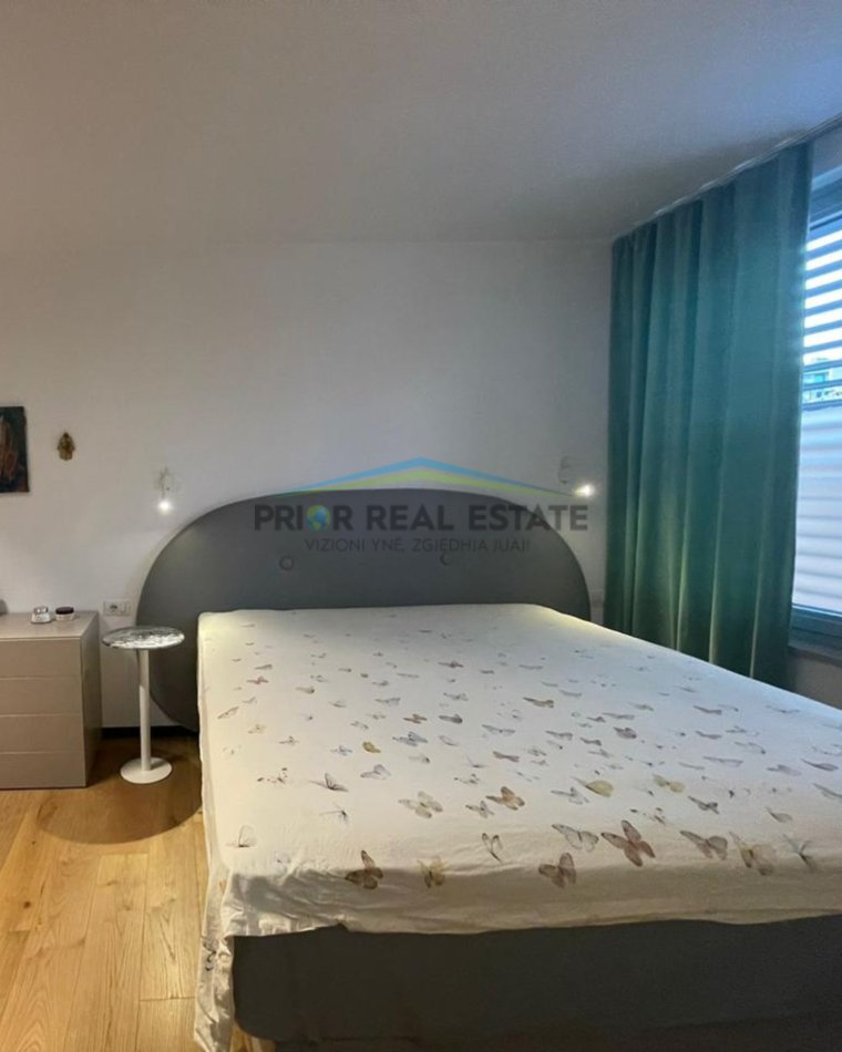 Tirane, jepet me qera apartament 3+1+Ballkon Kati 4, 134 m² 2.000 € (Stadiumi Dinamo)