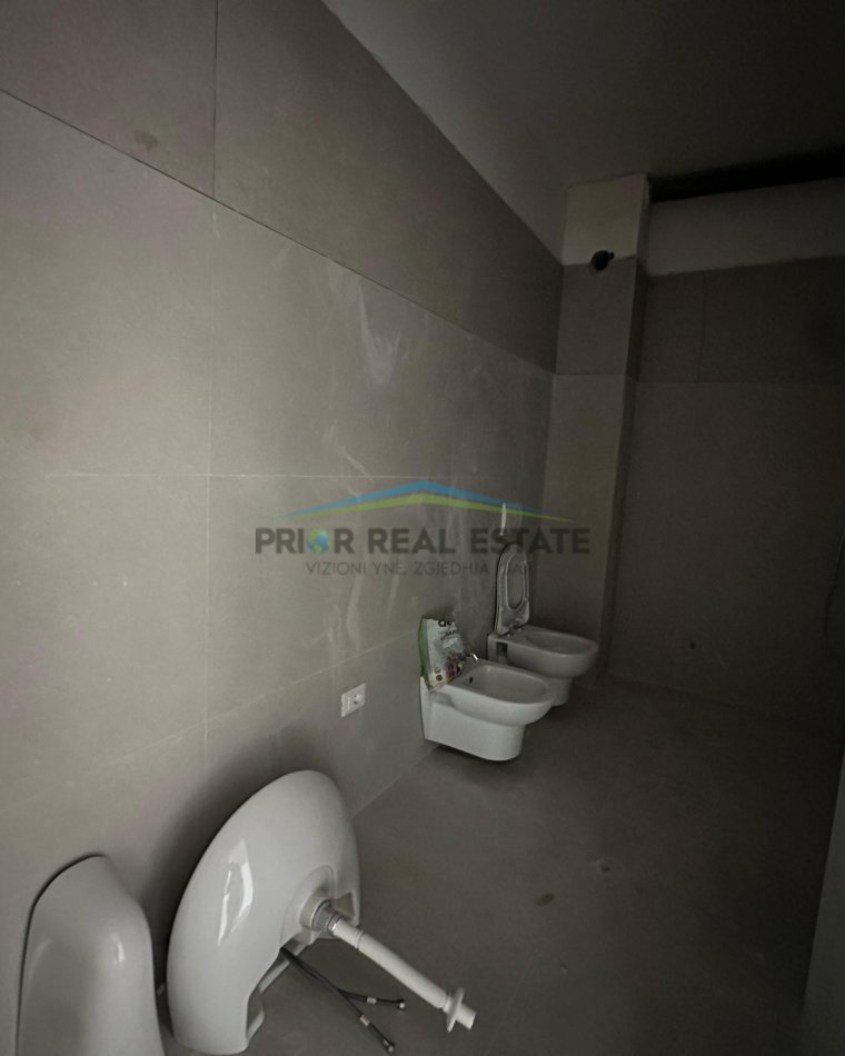 Tirane, shitet apartament 1+1+Ballkon Kati 3, 78 m² 195.000 € (Liqeni i Thate)