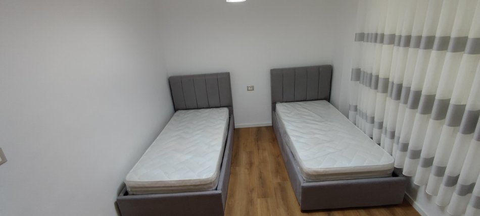 Tirane, jepet me qera apartament 2+1 Kati 2, 100 m² 700 € (Vasil Shanto)