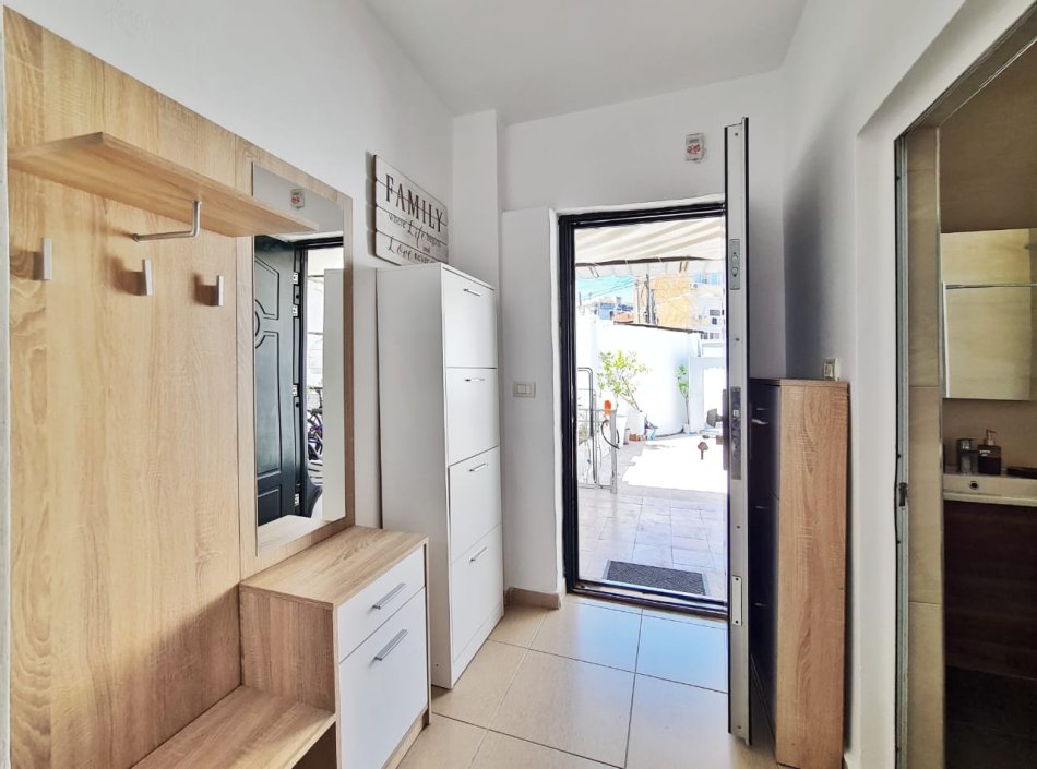 Tirane, jepet me qera apartament 1+1 Kati 0, 70 m² 750 € (Pazari i Ri)