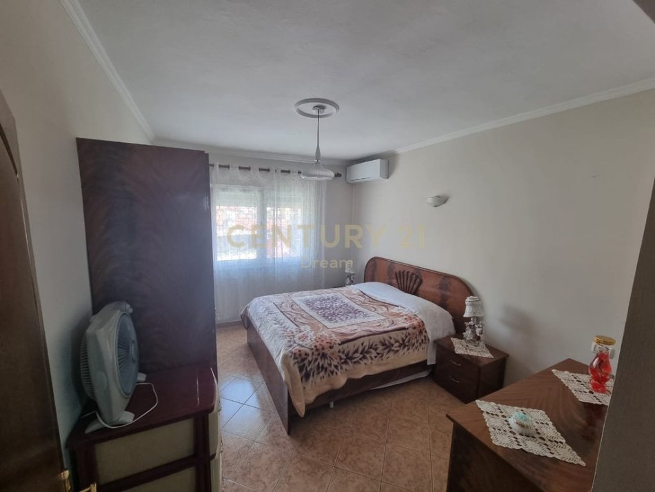 Tirane, jepet me qera apartament 2+1 Kati 4, 72 m² 500 € (Xhamllik -Rruga Bardhyl)