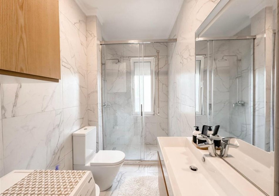 Tirane, shitet apartament 3+1 Kati 4, 123 m² 250.000 € (Kopshti Zoologjik)